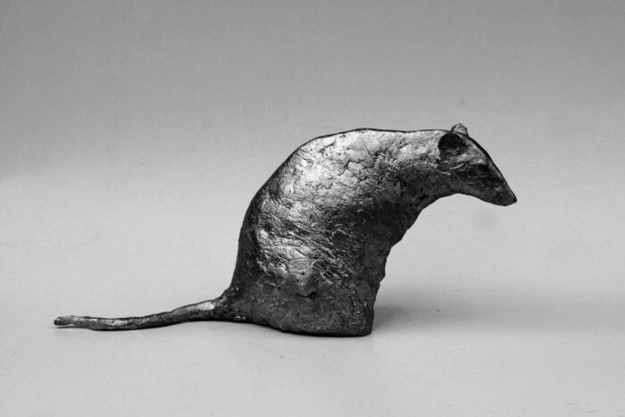 Rzeźba Ida Karkoszka Szczur III czarny